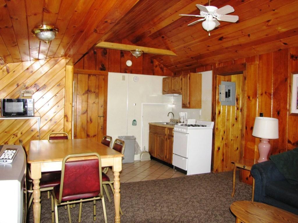 Depe Dene Resort Lake George Room photo