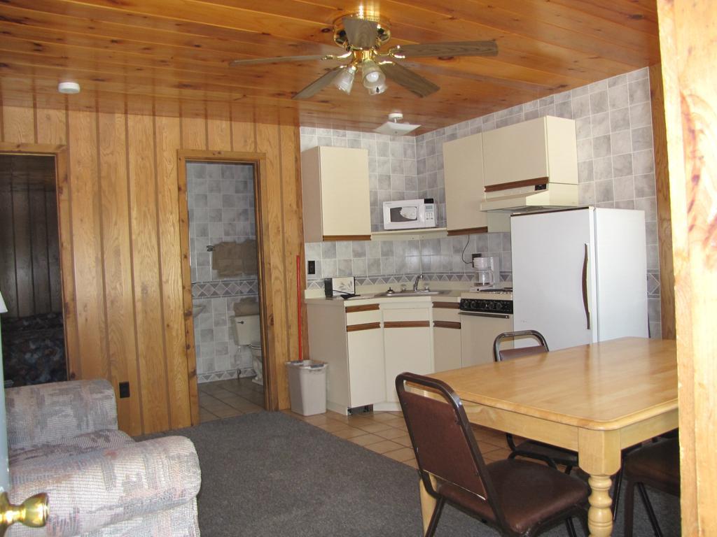 Depe Dene Resort Lake George Room photo